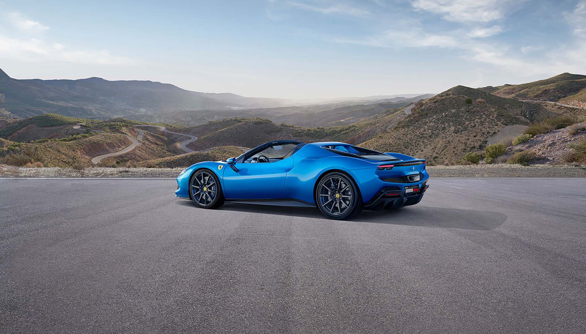 14 秒上身失蹤？Ferrari 敞篷超跑 296 GTS 現身，830 PS 最大馬力請準備好護頸！