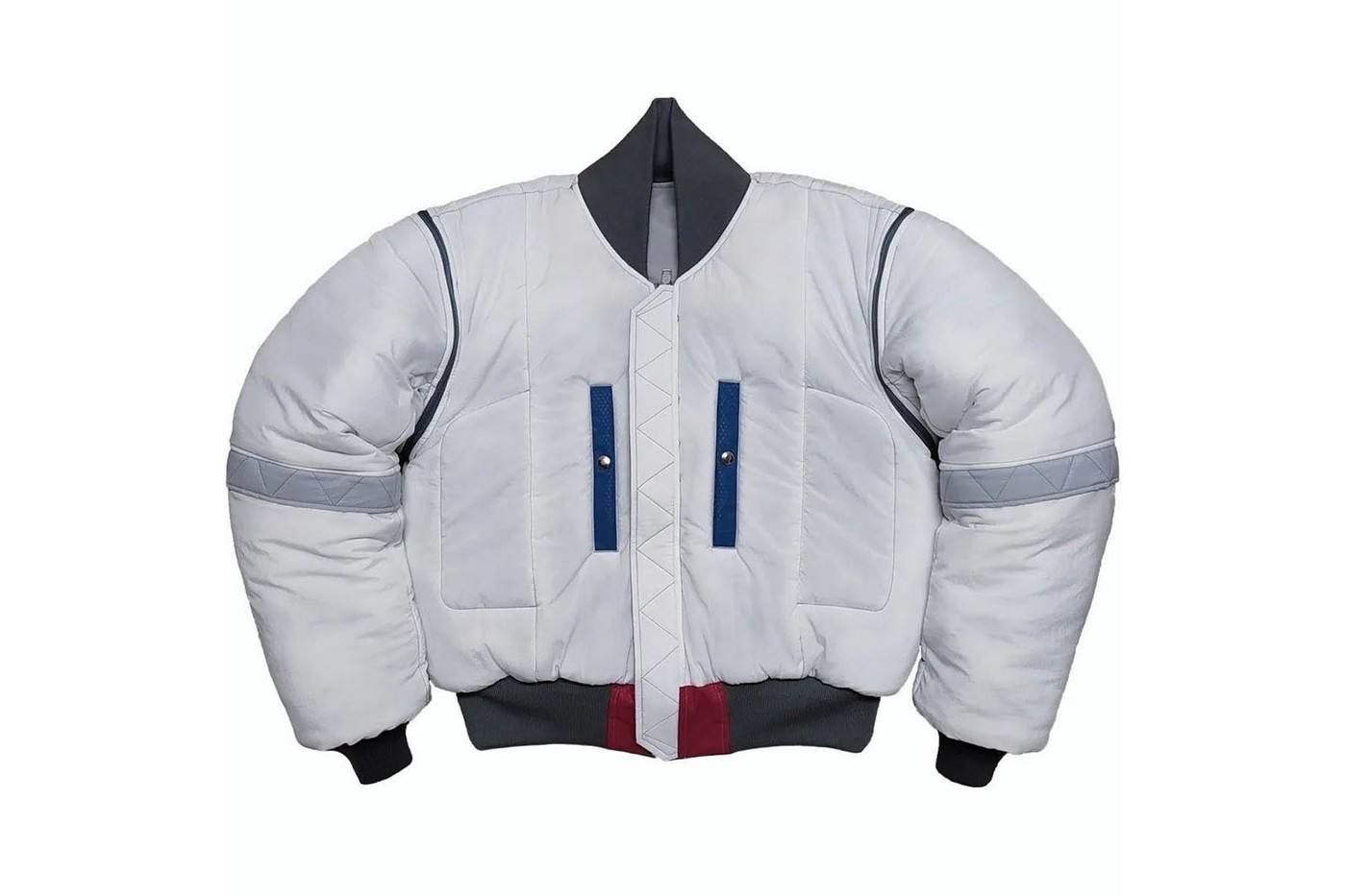 還能這樣搞！《鋼彈》飛行外套曝光，解構拆卸元素讓穿搭更時髦