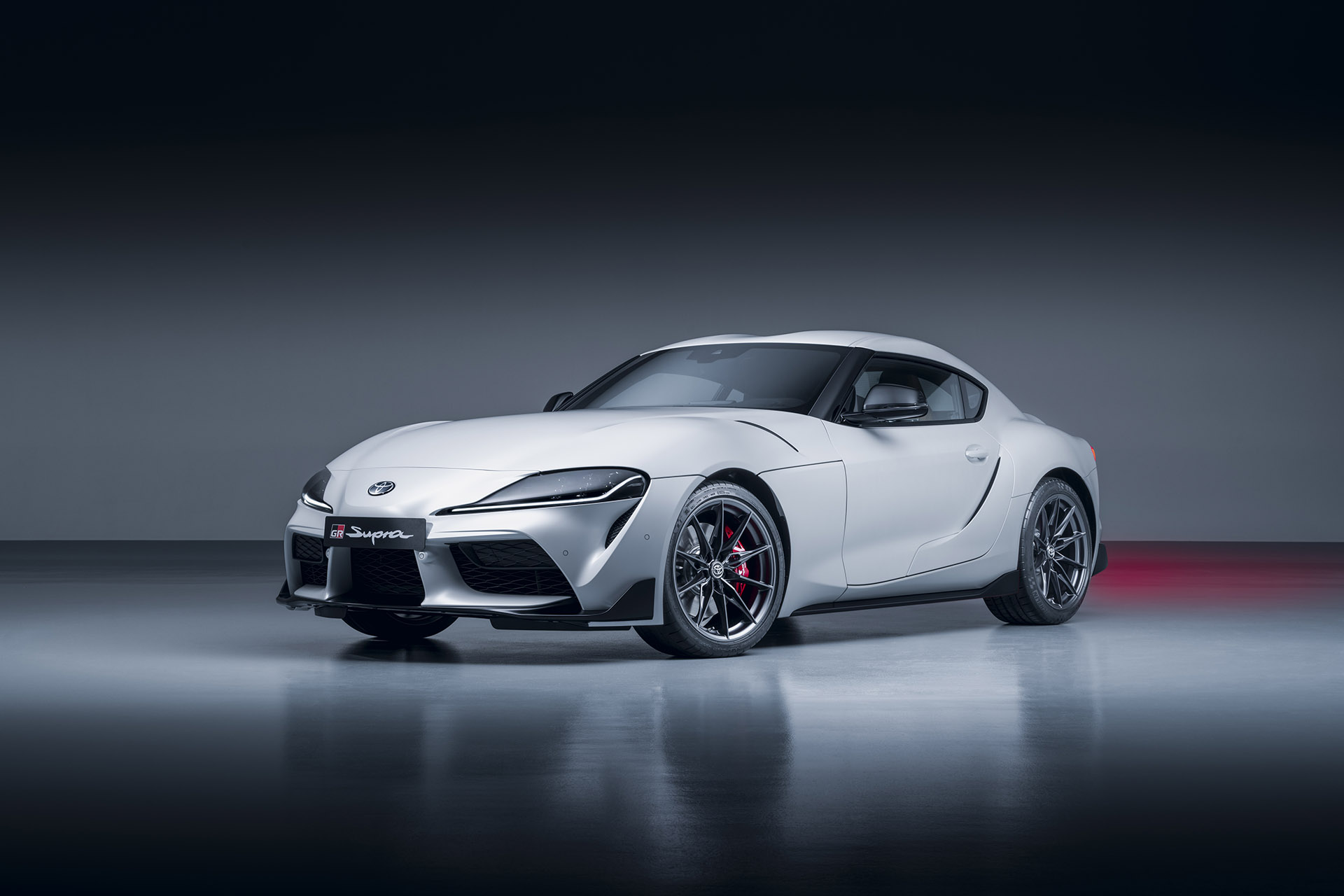 Toyota 為 GR Supra 牛魔王推出更新版本，手擼才是真跑車啊！