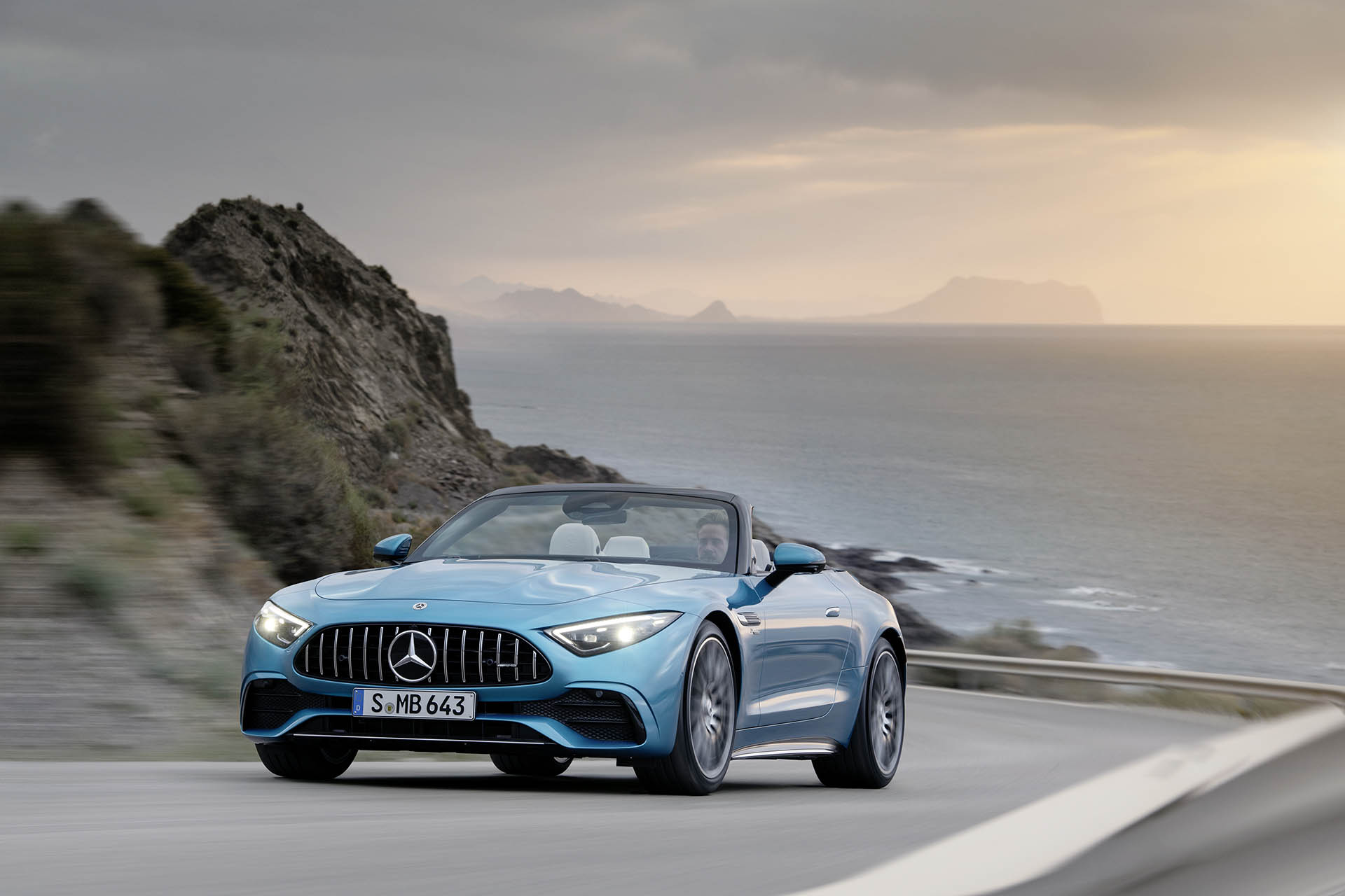 正宗「運動輕量」跑車！Mercedes-AMG 追加 SL 43 入門車型