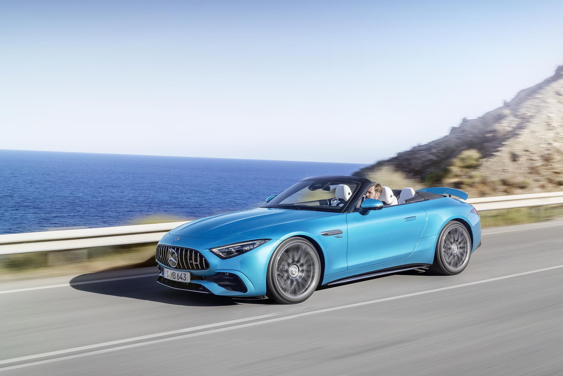 正宗「運動輕量」跑車！Mercedes-AMG 追加 SL 43 入門車型