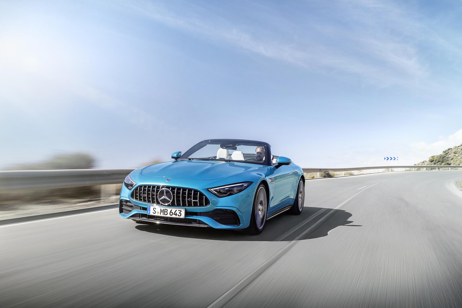 正宗「運動輕量」跑車！Mercedes-AMG 追加 SL 43 入門車型