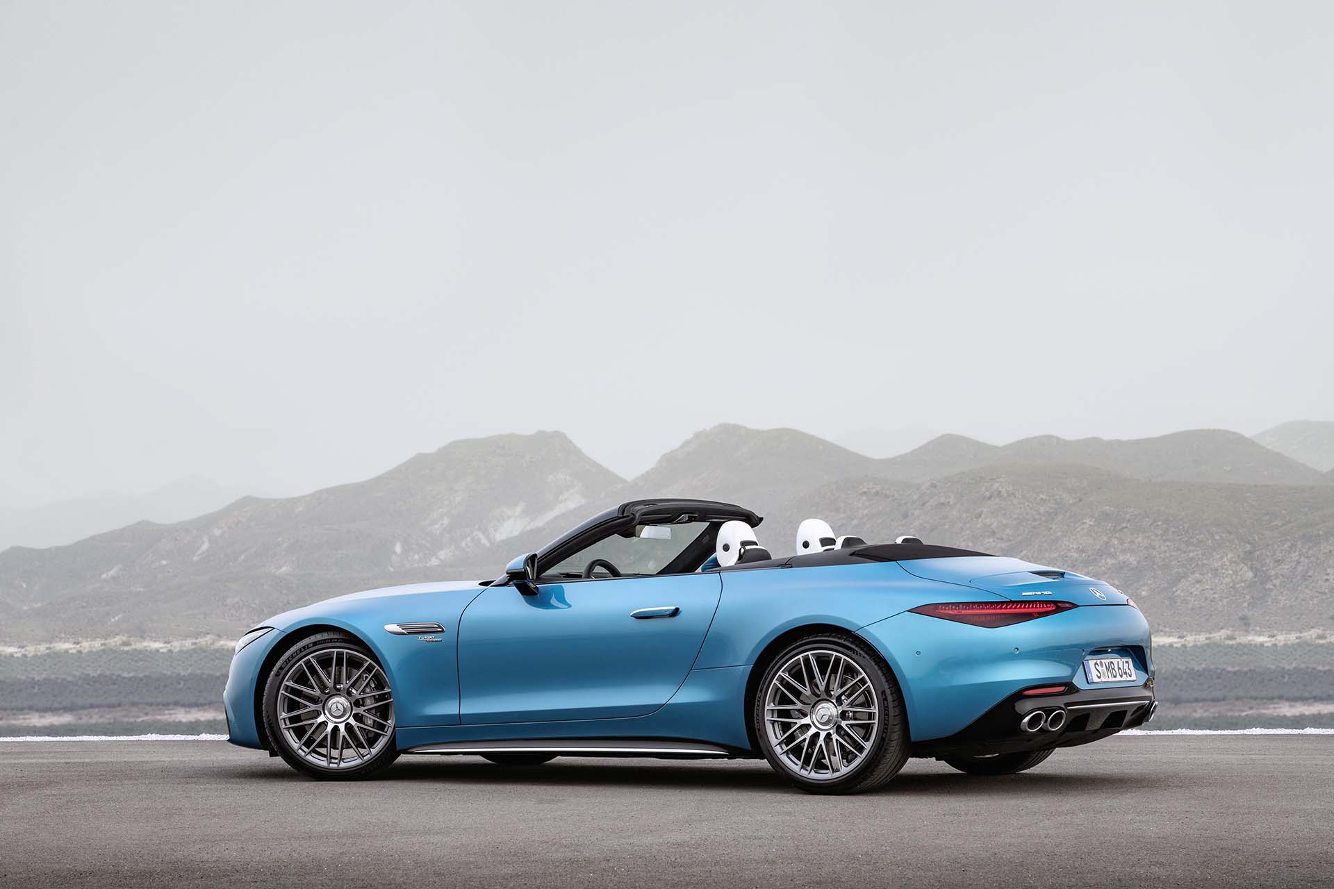 正宗「運動輕量」跑車！Mercedes-AMG 追加 SL 43 入門車型