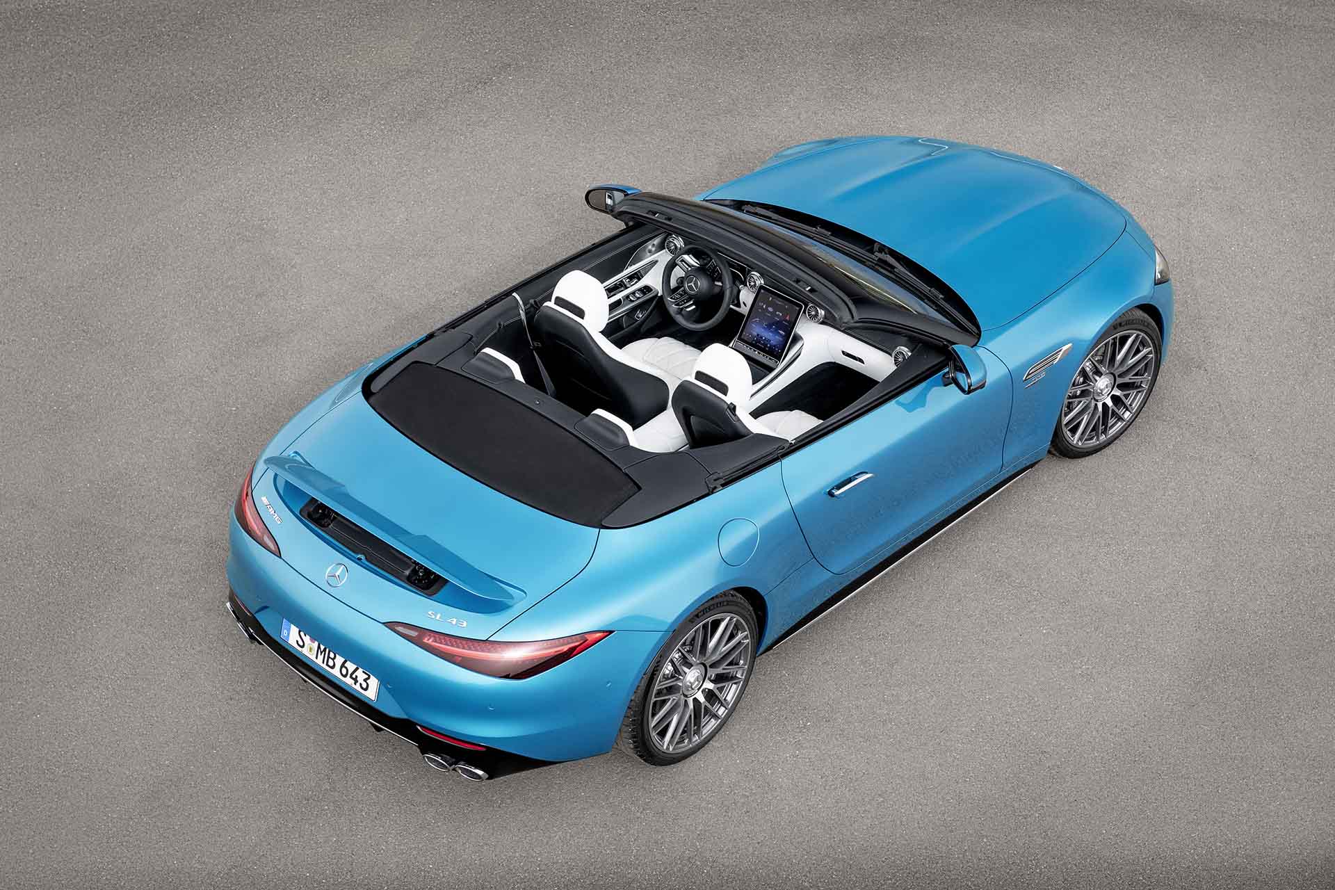 正宗「運動輕量」跑車！Mercedes-AMG 追加 SL 43 入門車型
