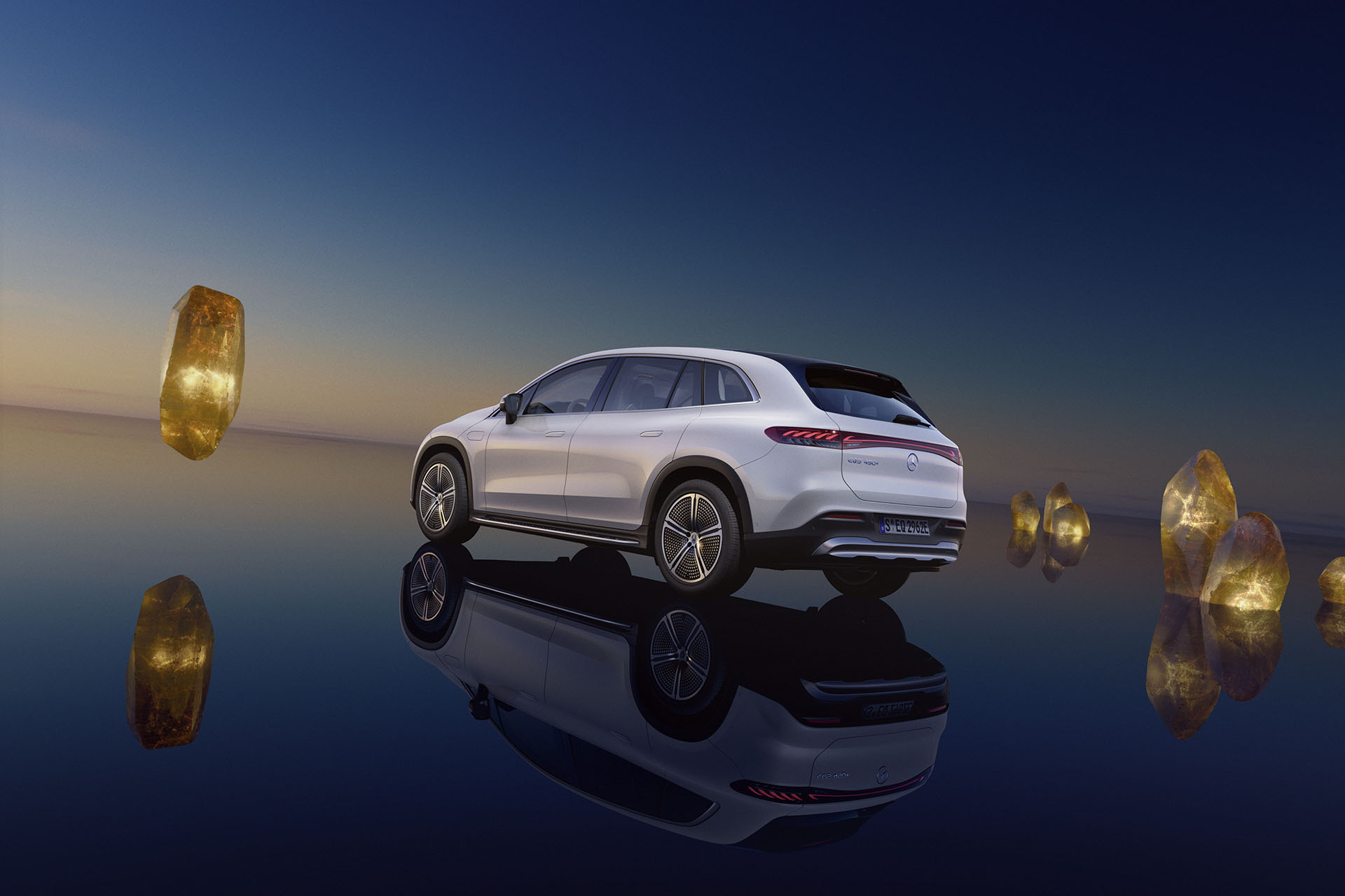 這肯定是要收的！Mercedes-EQ 正式發佈 EQS SUV 休旅車款，正 7 座路上皇宮來著～