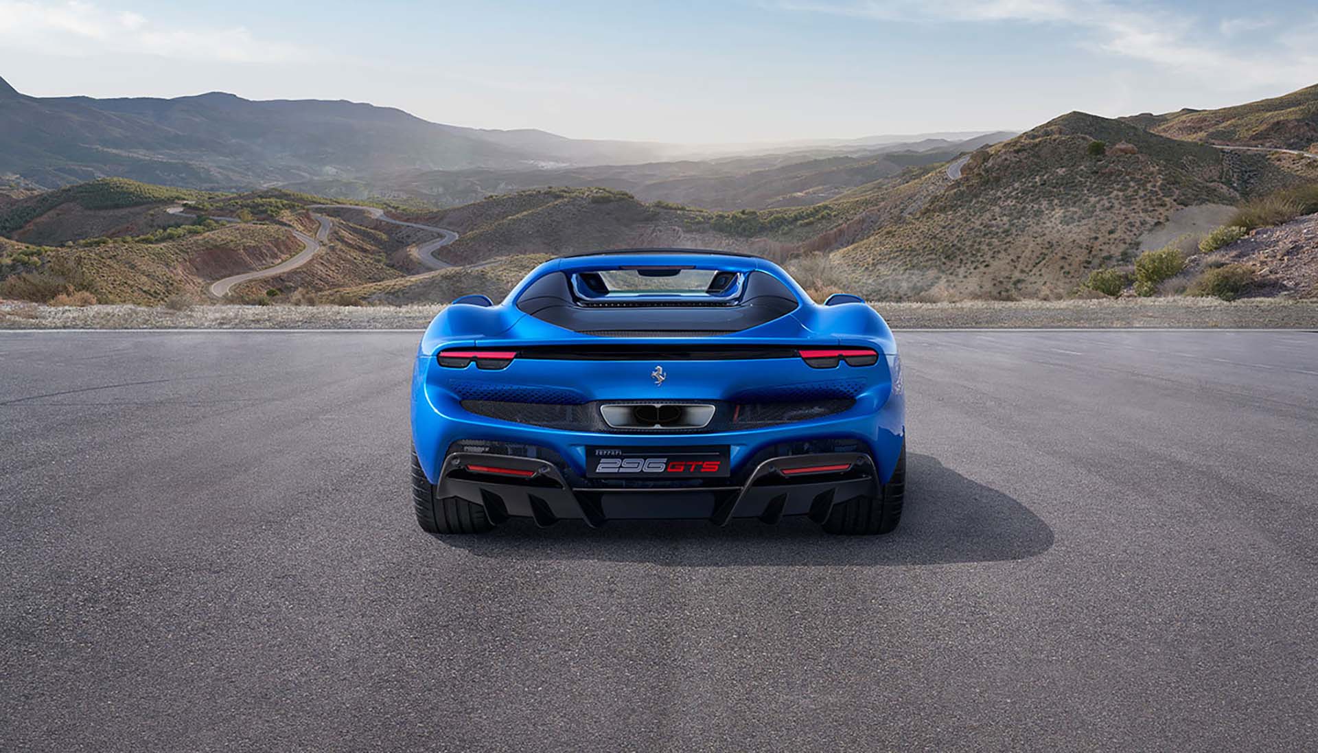 14 秒上身失蹤？Ferrari 敞篷超跑 296 GTS 現身，830 PS 最大馬力請準備好護頸！