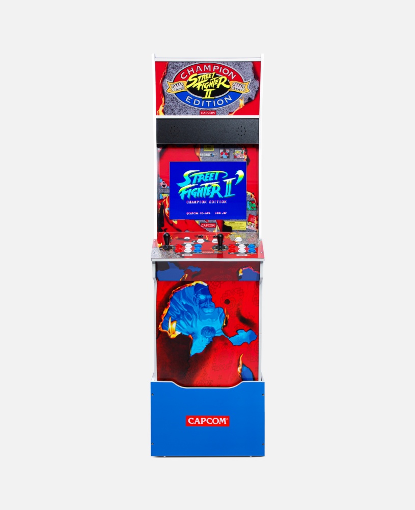 擺在家超級邱！ CLOT x ARCADE1UP 《快打旋風 II》Big Blue 限量版復古家用街機登場，服飾一應俱全！