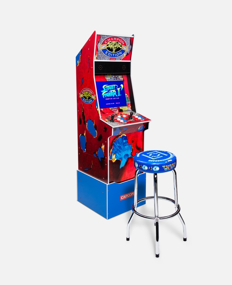 擺在家超級邱！ CLOT x ARCADE1UP 《快打旋風 II》Big Blue 限量版復古家用街機登場，服飾一應俱全！