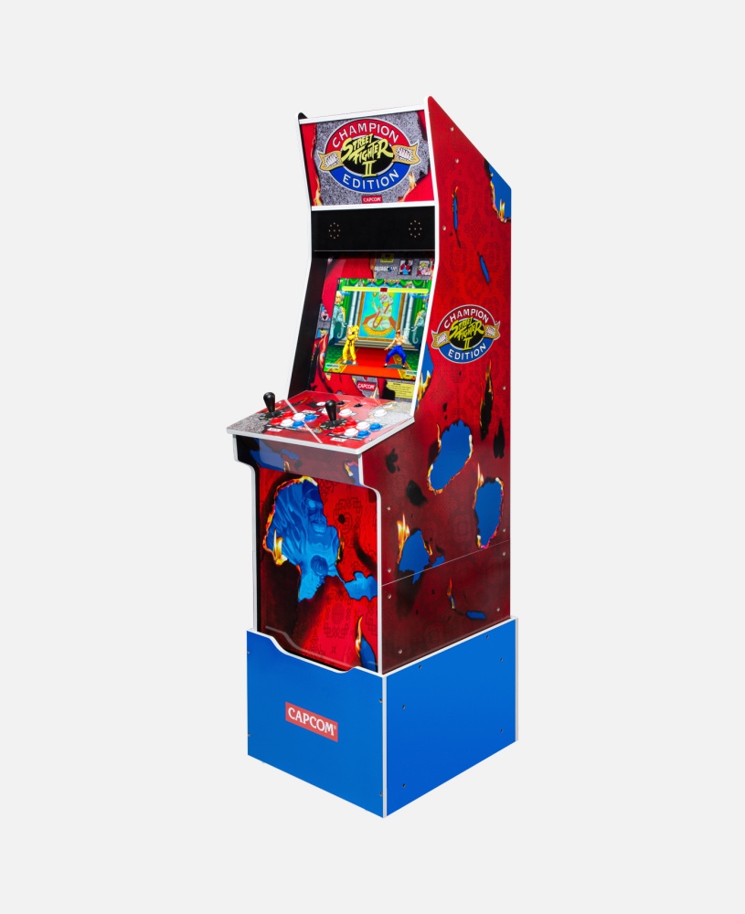 擺在家超級邱！ CLOT x ARCADE1UP 《快打旋風 II》Big Blue 限量版復古家用街機登場，服飾一應俱全！