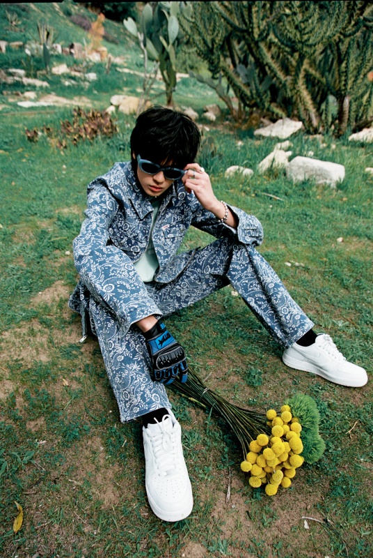 88rising 人氣女昤 NIKI 正爆演繹！ GUESS ORIGINALS 2022 春季系列全新登台