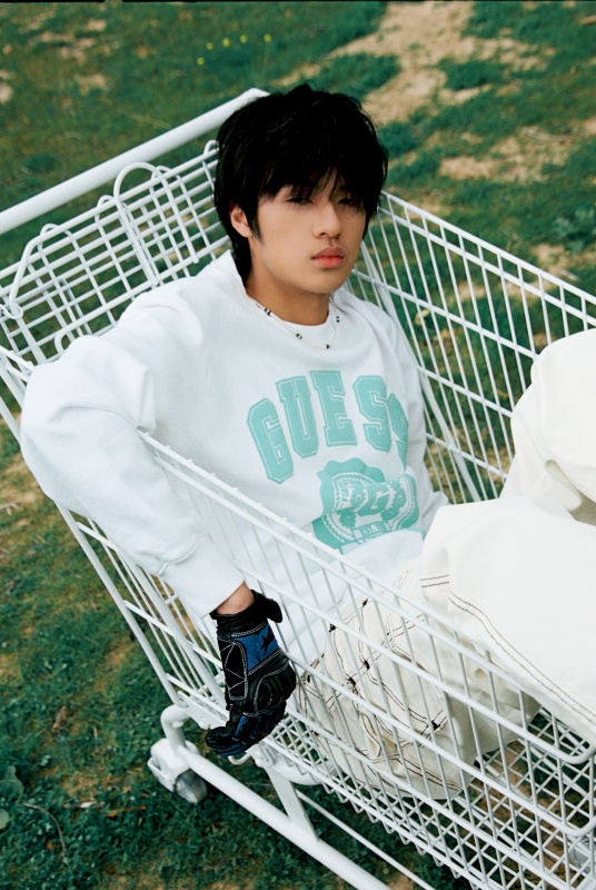 88rising 人氣女昤 NIKI 正爆演繹！ GUESS ORIGINALS 2022 春季系列全新登台