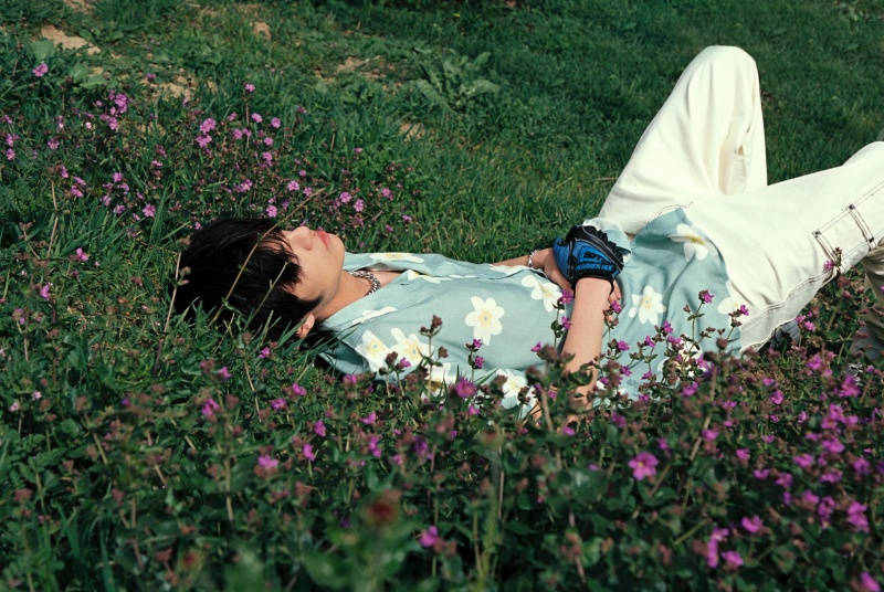 88rising 人氣女昤 NIKI 正爆演繹！ GUESS ORIGINALS 2022 春季系列全新登台