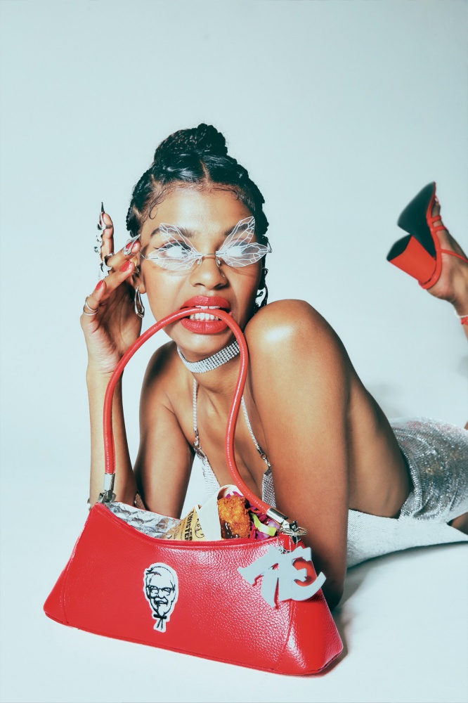 比香奈兒更「香」？肯德基官方推出奢華肩背包，拿來保溫雞肉捲剛剛好！