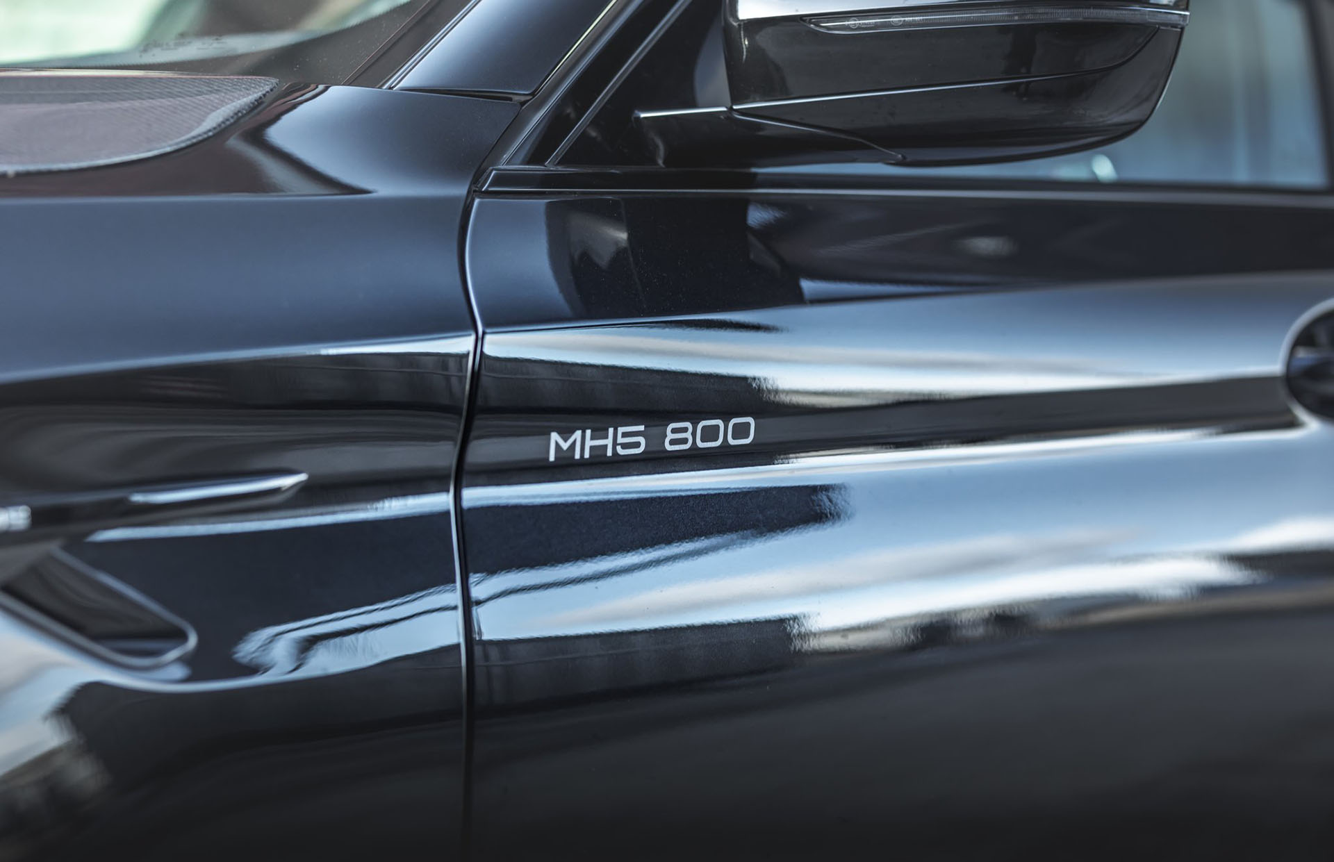 誰說一定要黑金？Manhart MH5 800 BLACK EDITION 素黑式樣低調的很！