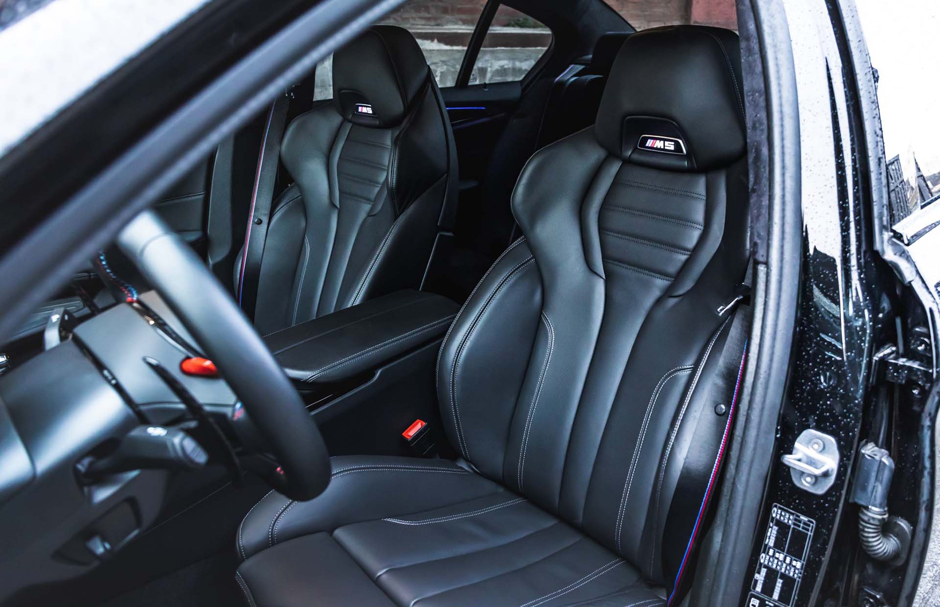 誰說一定要黑金？Manhart MH5 800 BLACK EDITION 素黑式樣低調的很！