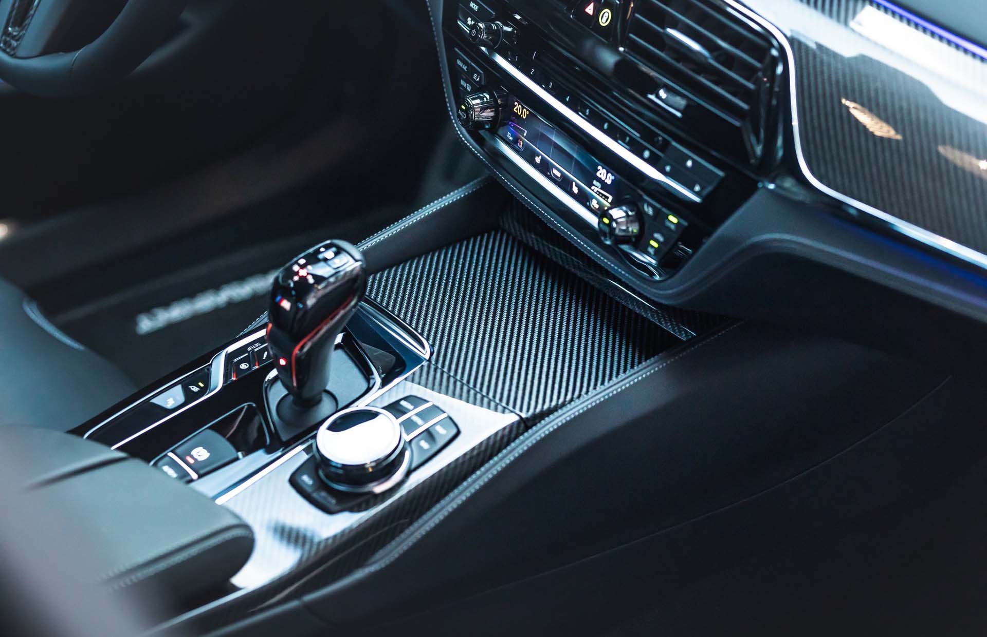 誰說一定要黑金？Manhart MH5 800 BLACK EDITION 素黑式樣低調的很！