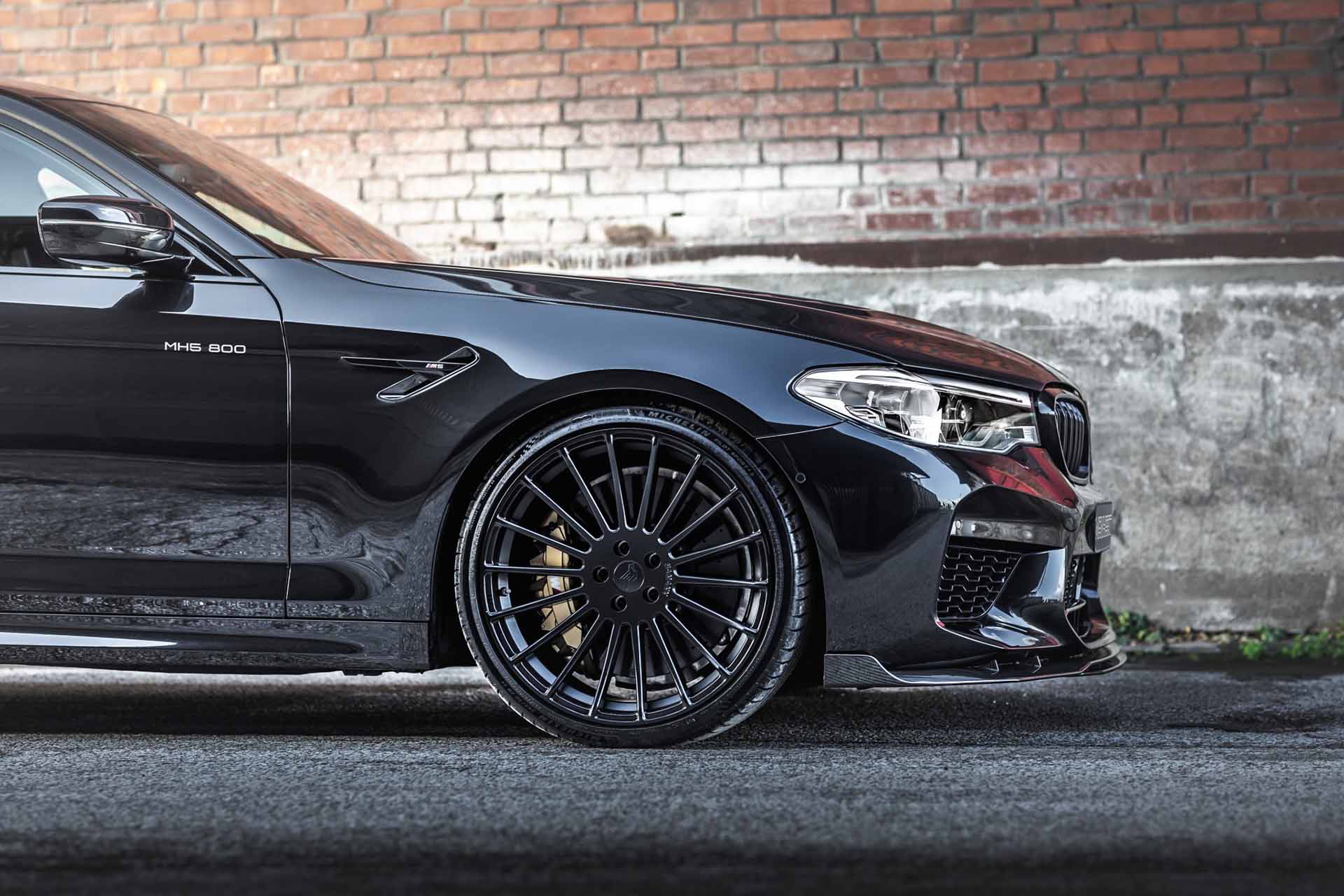 誰說一定要黑金？Manhart MH5 800 BLACK EDITION 素黑式樣低調的很！