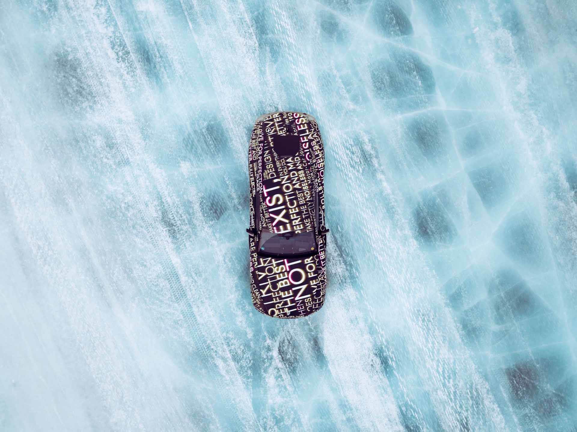 Rolls-Royce Spectre 雪地測試中，閃靈新作預約 2023 現形！