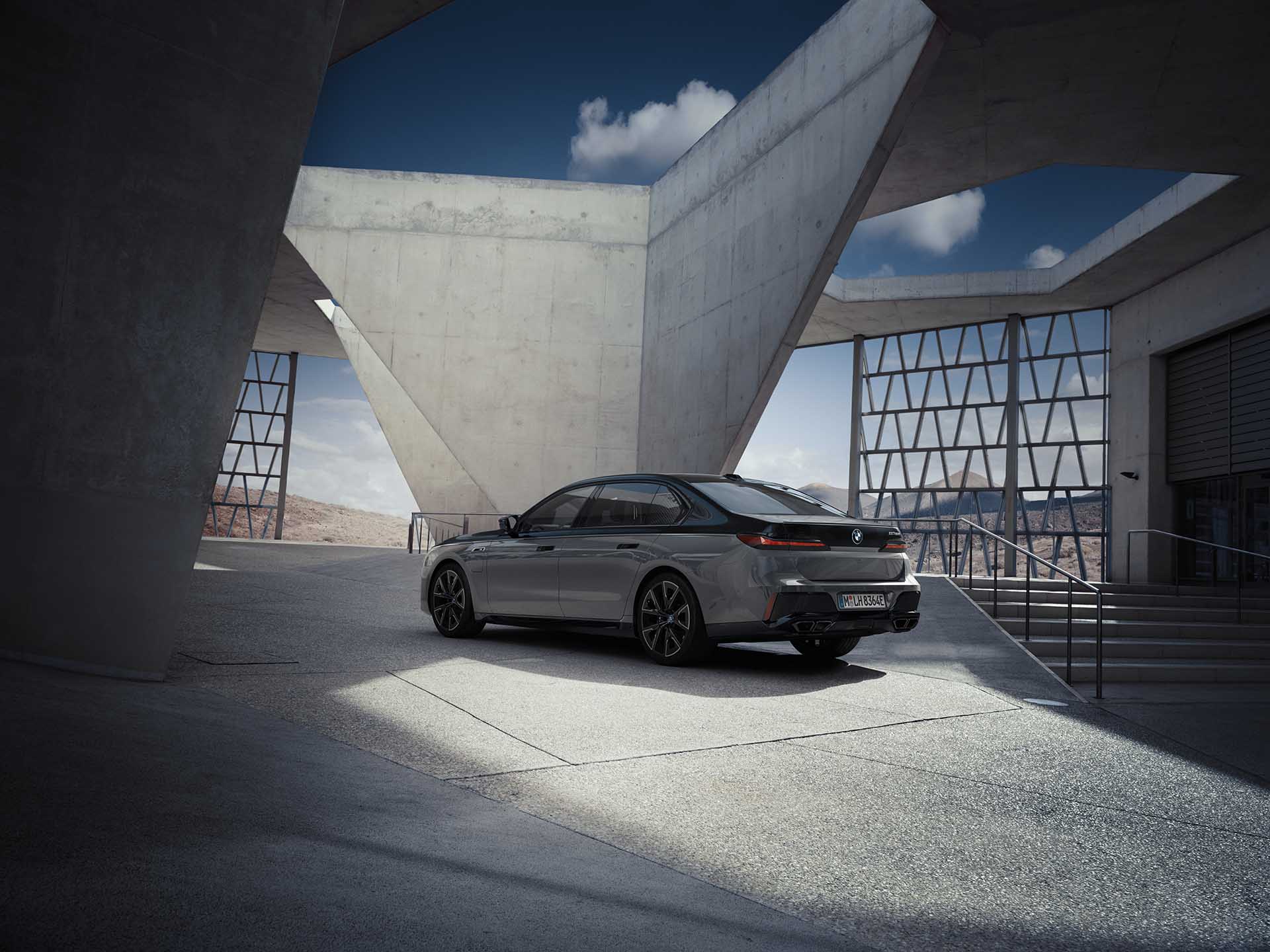 BMW 新一代 7-Series 和 i7 同步登場，內建 8K 劇院螢幕太霸氣！