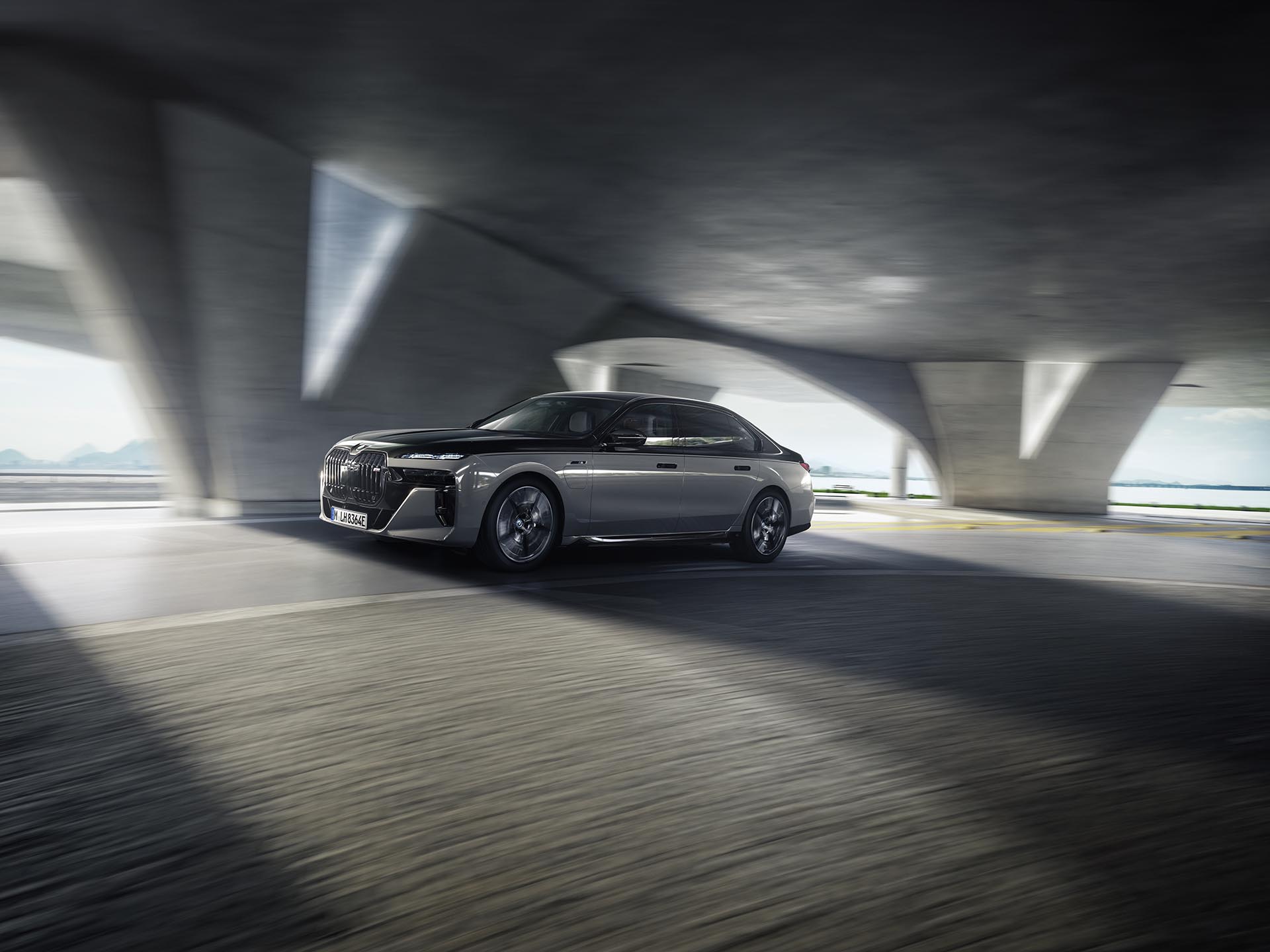 BMW 新一代 7-Series 和 i7 同步登場，內建 8K 劇院螢幕太霸氣！