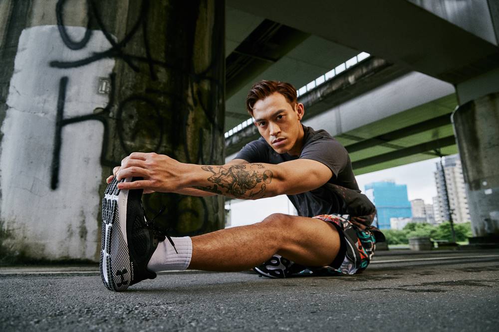 碰上跑步「撞牆期」 總是想放棄？UA 全新 Destroy All Miles 跑步系列助你突破自我，享受目標達成後的快感！