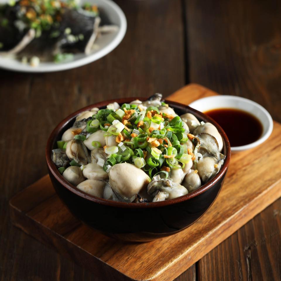 米其林推薦小吃！古早味天堂「華西街觀光夜市」：限量菊花肉麵、黑金滷肉飯、生炒溫體牛肉