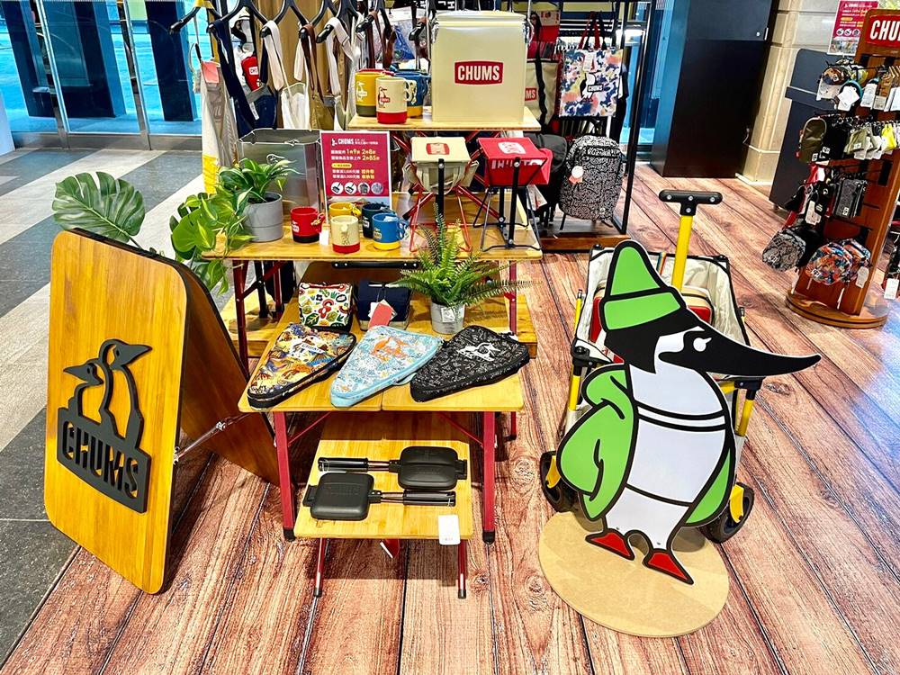 露營迷趕快去逛！戶外品牌 CHUMS 快閃店正式進駐新光三越 A11，多樣商品全面限時優惠！