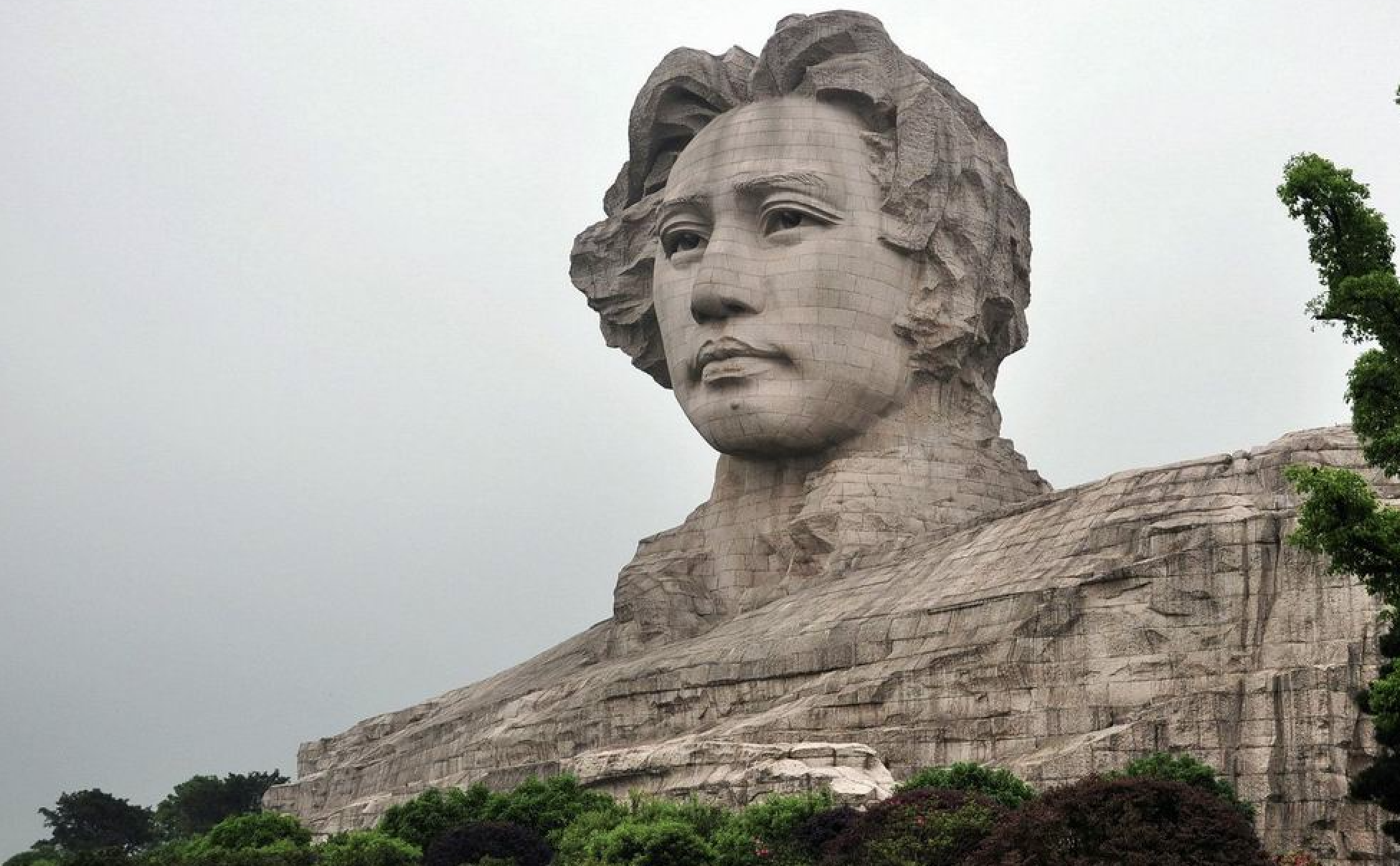 毛澤東雕像照
