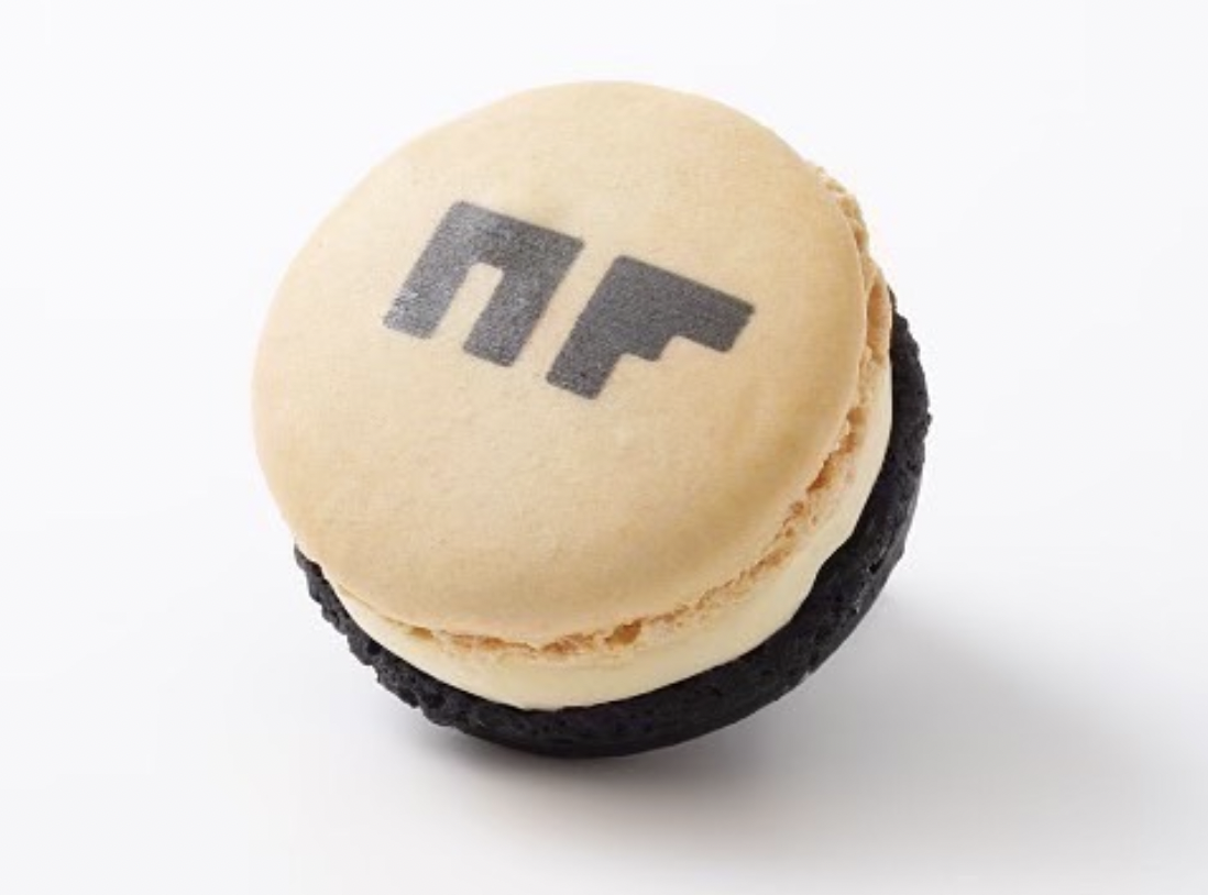 甜點也要藤原浩！Fragment Design 最潮馬卡龍，滿版 Logo、閃電燙印不吃也得收！