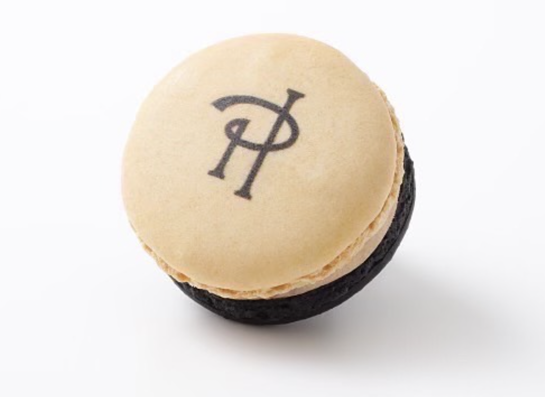 甜點也要藤原浩！Fragment Design 最潮馬卡龍，滿版 Logo、閃電燙印不吃也得收！