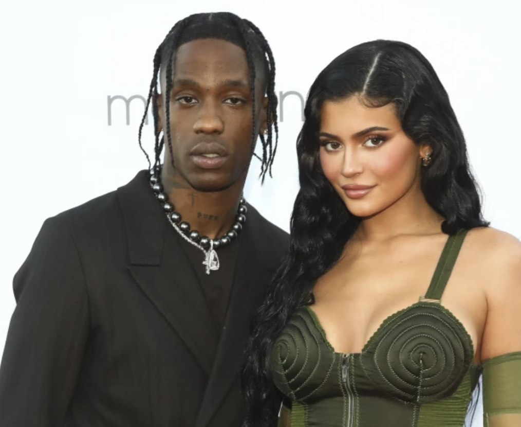 倒鉤突襲！Travis Scott x Air Trainer 1 無預警上架，外觀竟神似 Travis Scott 本人？