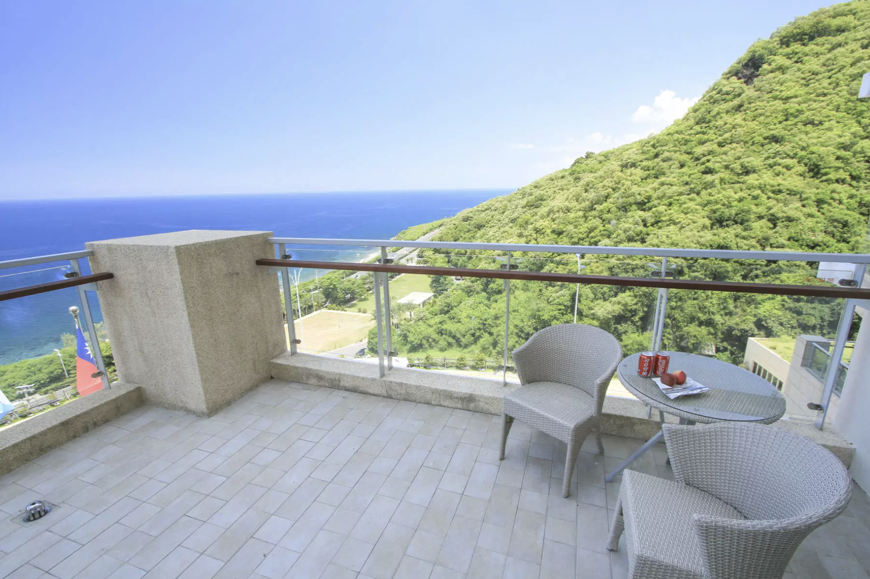 帶女友住這間就對了！超夯「無邊際泳池」IG 狂洗版：港口海天一線、山林迷霧湖景、連通免稅店超好買