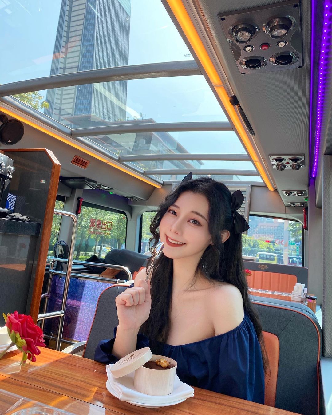 張香香「超強戰服」乳香四溢！地震沒被搖醒反倒晃出南半球　一看根本包不住啊嘶～