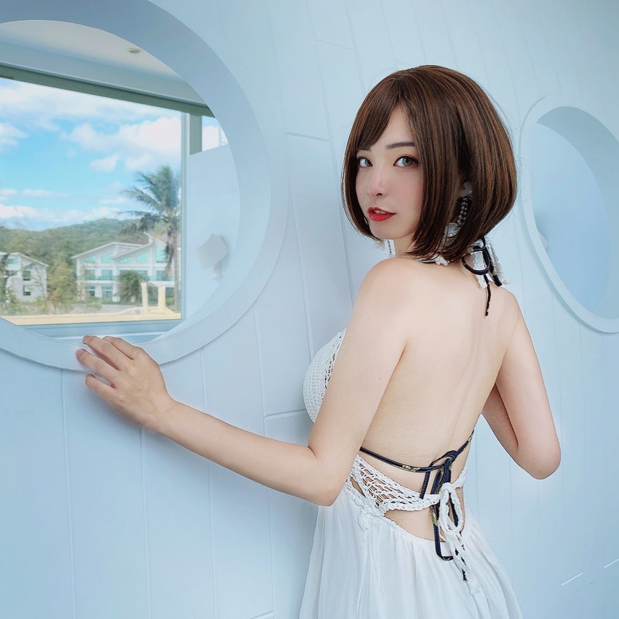 不可以色色！郭鬼鬼發起「奶奶挑戰」超軟 Q 絕技小頭壓大頭　畫風一秒變情色