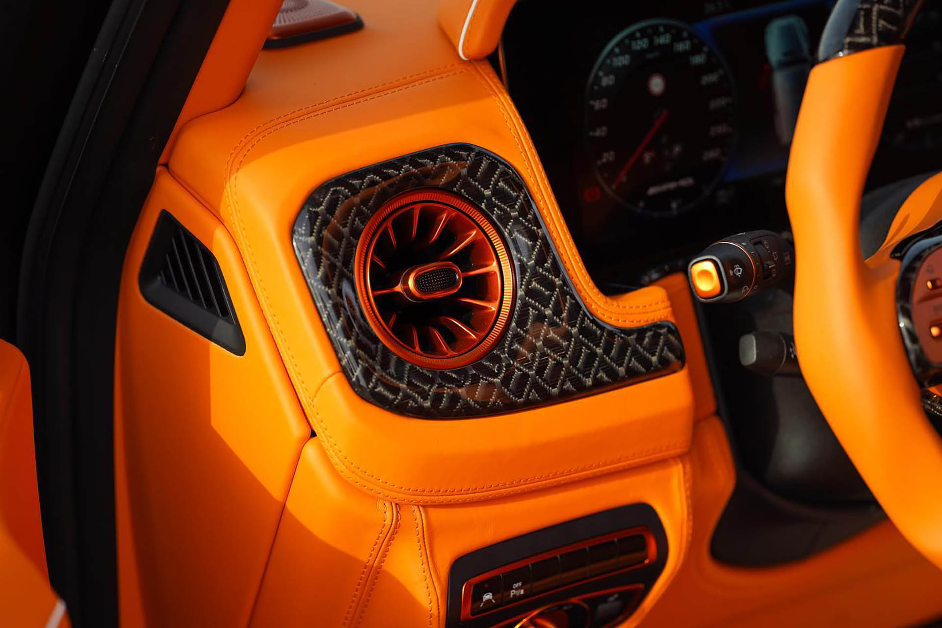 中東限定 10 席專屬，Mansory 推出 Gronos Evo S P900 改裝新作