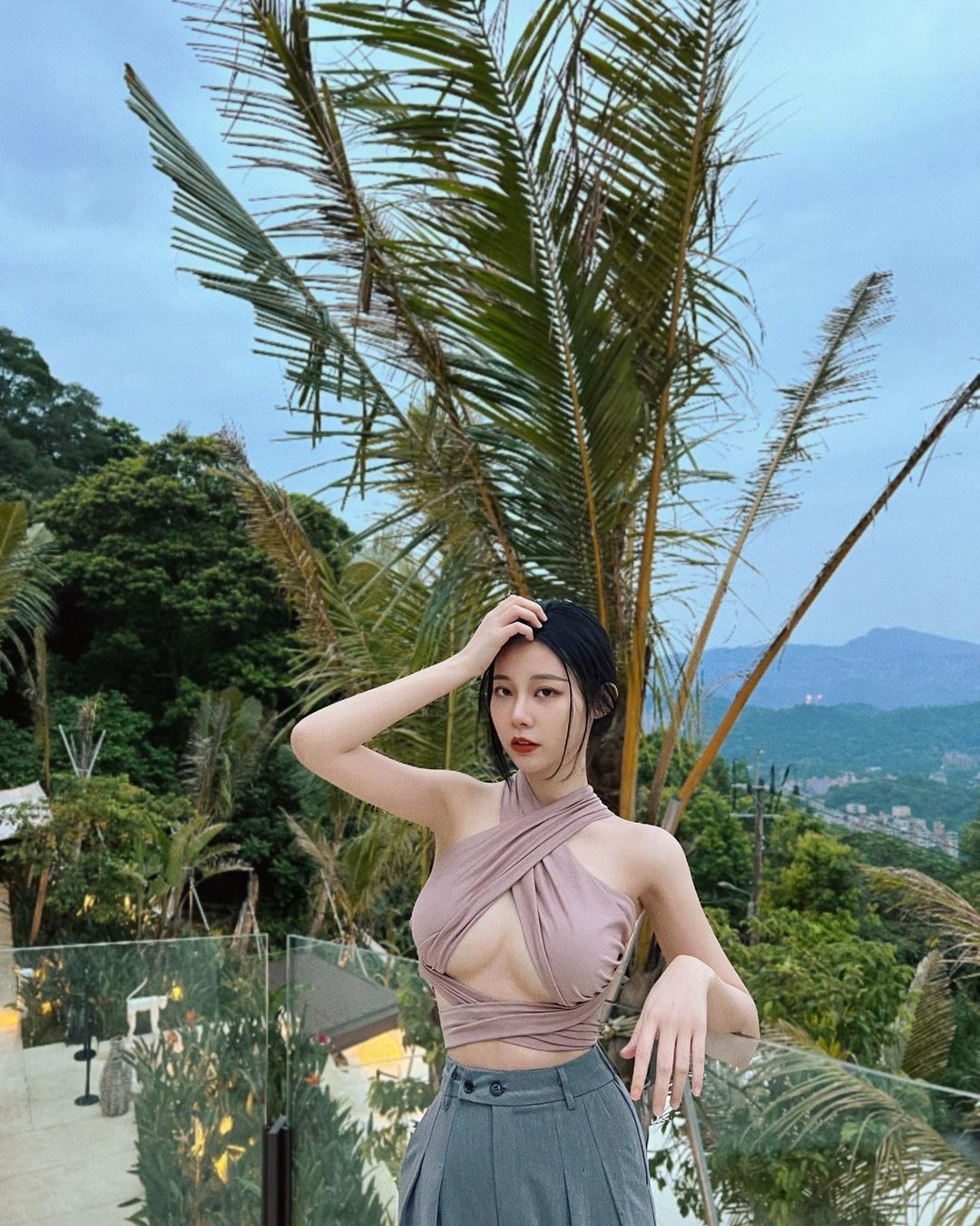 張香香「超強戰服」乳香四溢！地震沒被搖醒反倒晃出南半球　一看根本包不住啊嘶～