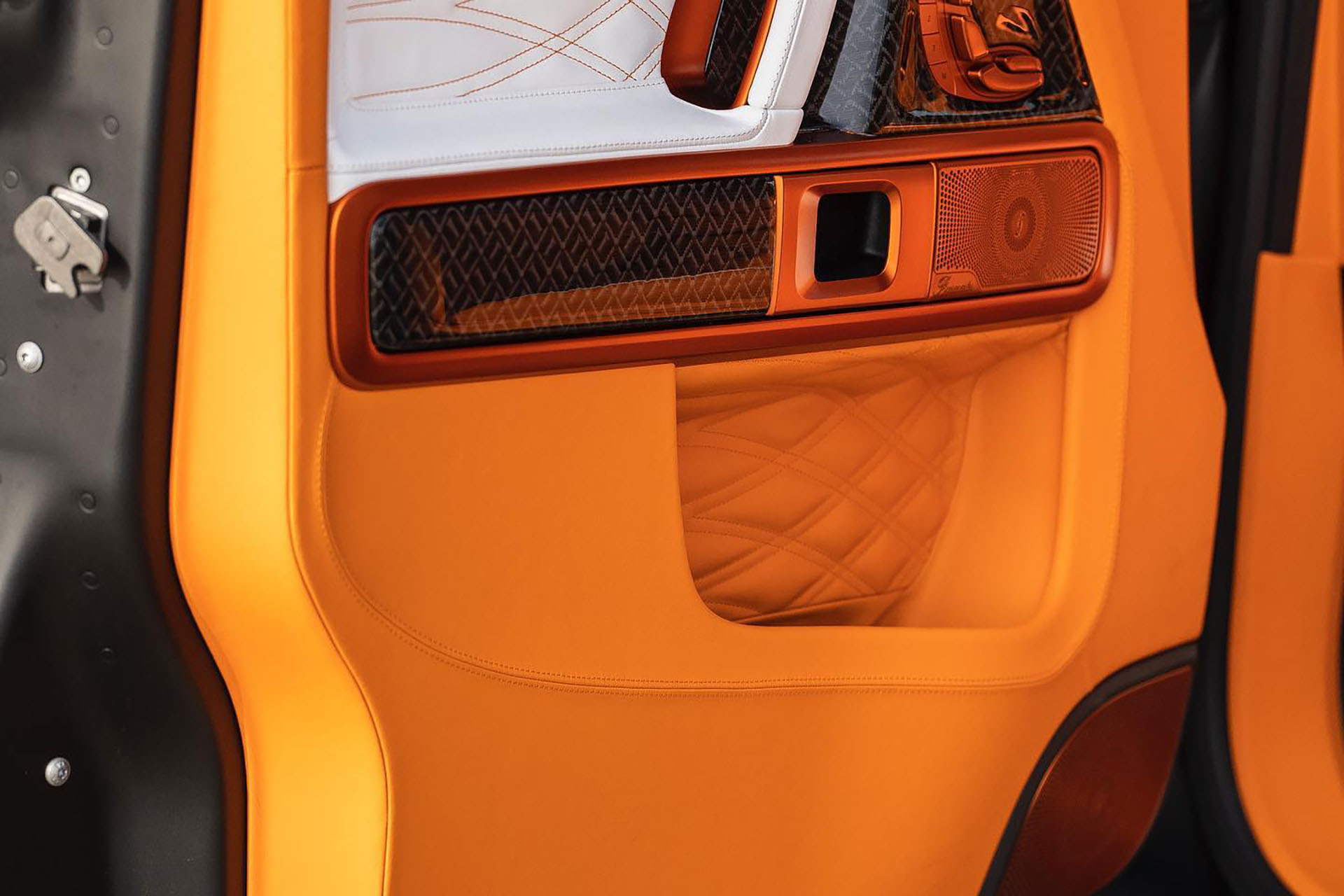 中東限定 10 席專屬，Mansory 推出 Gronos Evo S P900 改裝新作