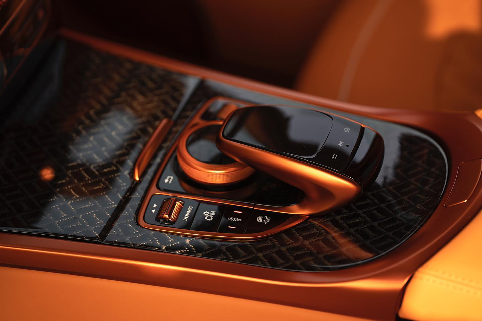 中東限定 10 席專屬，Mansory 推出 Gronos Evo S P900 改裝新作