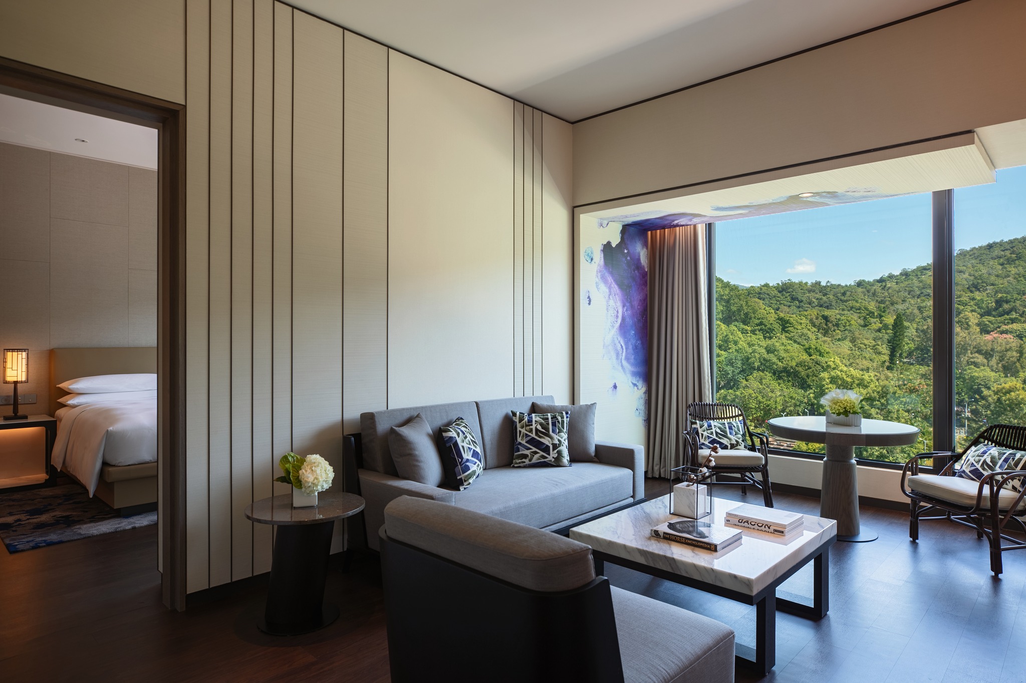 帶女友住這間就對了！超夯「無邊際泳池」IG 狂洗版：港口海天一線、山林迷霧湖景、連通免稅店超好買