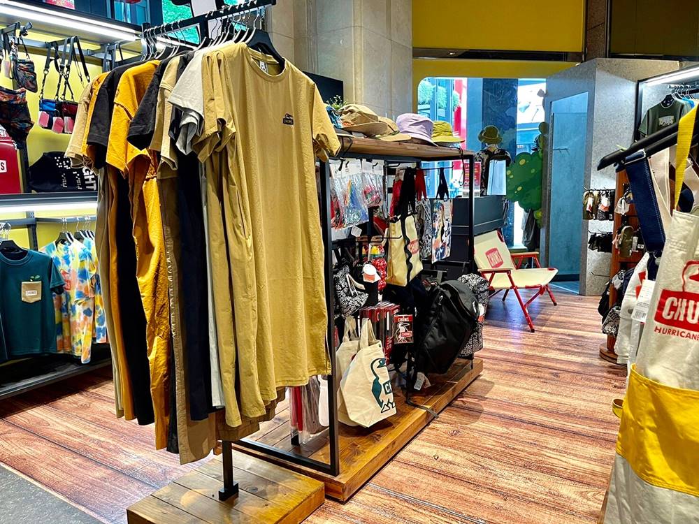 露營迷趕快去逛！戶外品牌 CHUMS 快閃店正式進駐新光三越 A11，多樣商品全面限時優惠！