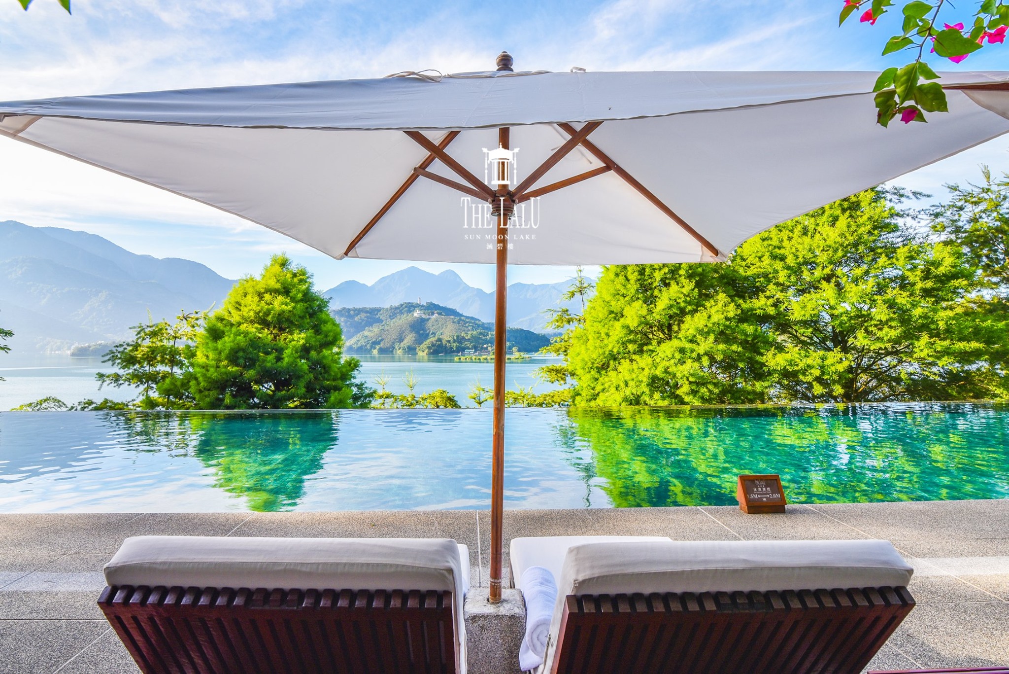 帶女友住這間就對了！超夯「無邊際泳池」IG 狂洗版：港口海天一線、山林迷霧湖景、連通免稅店超好買