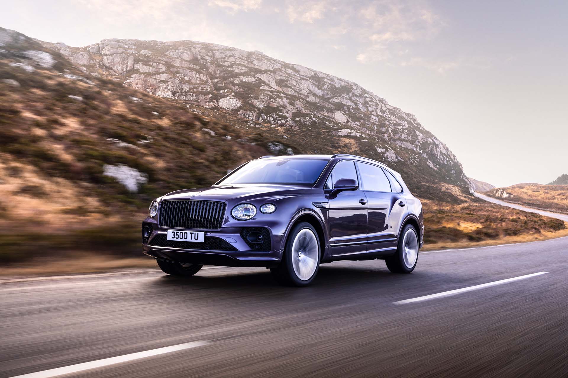挑戰 Cullinan 強權？Bentley 發表第 5 款新車，Bentayga EWB 超舒適的啦！