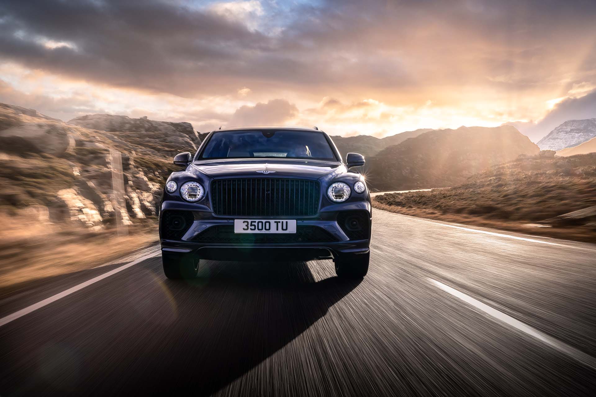 挑戰 Cullinan 強權？Bentley 發表第 5 款新車，Bentayga EWB 超舒適的啦！