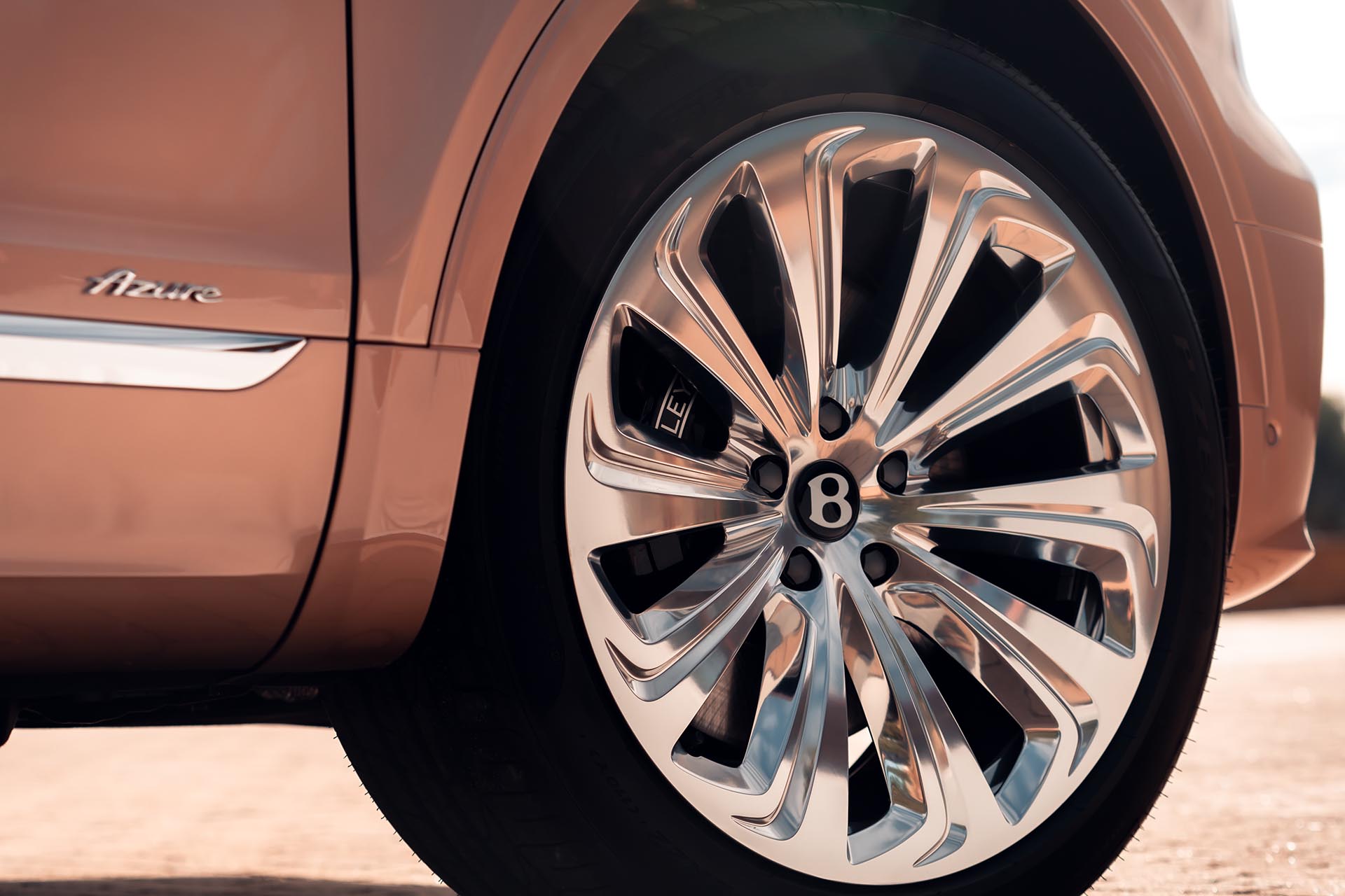 Bentley Bentayga EWB-1