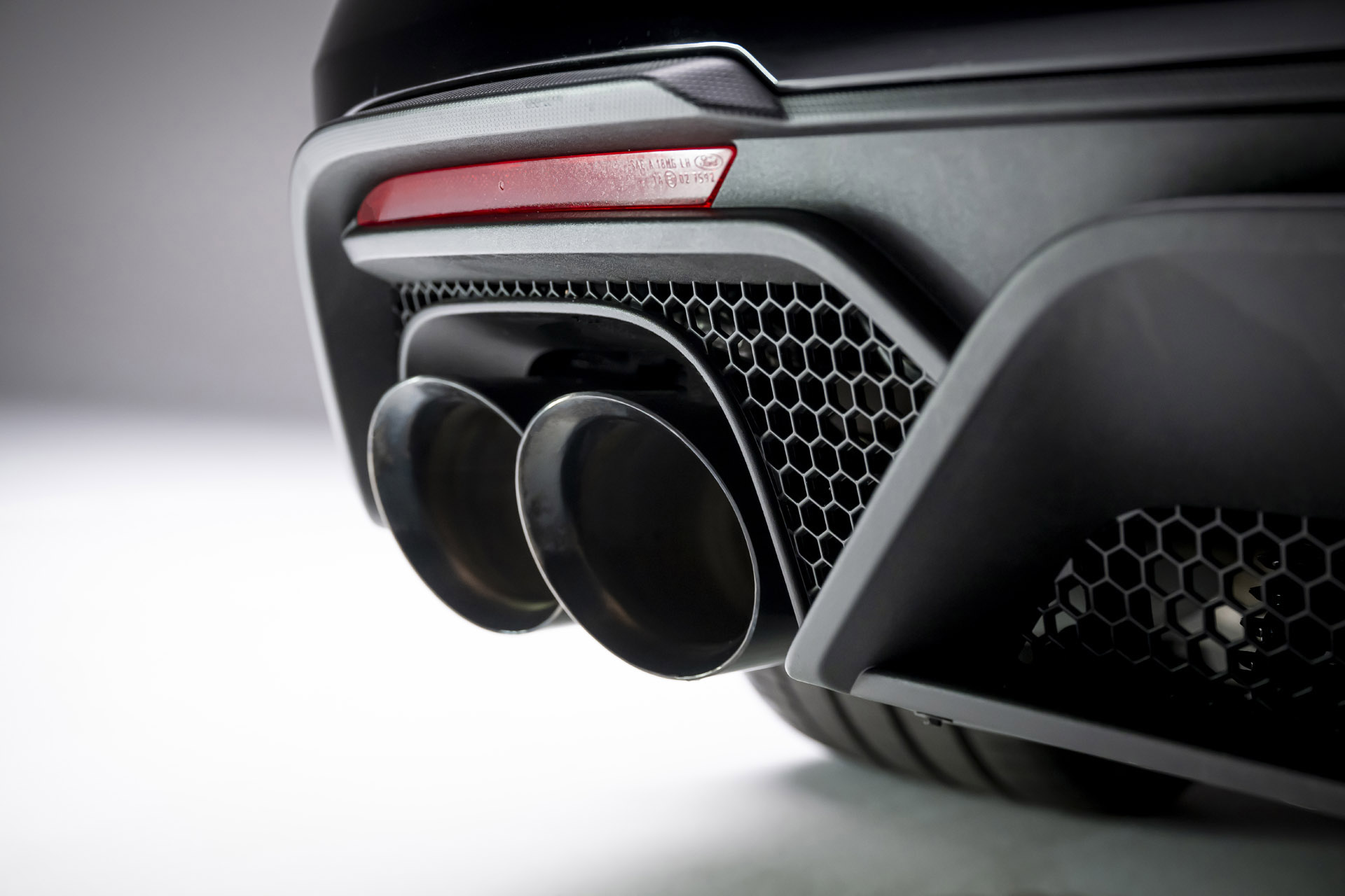 連假出遊想租超跑？不妨來部 Ford Mustang Shelby GT500-H 吧！