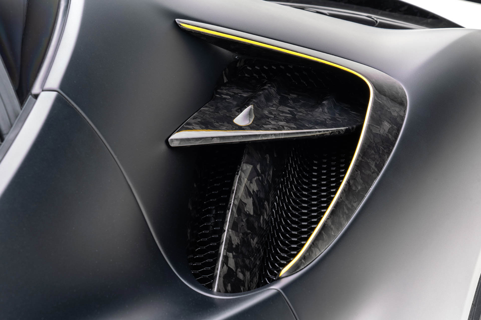 Mansory “F9XX” 新作推出，滿滿「鍛碳」就算了、動力輸出可兇咧！