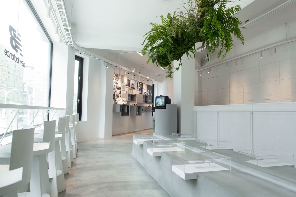 與 IU 間接接觸的機會！ New Balance 2022 「Grey Day」跨界職人特展開催， CAFE!N 聯乘餐飲必吃必拍！