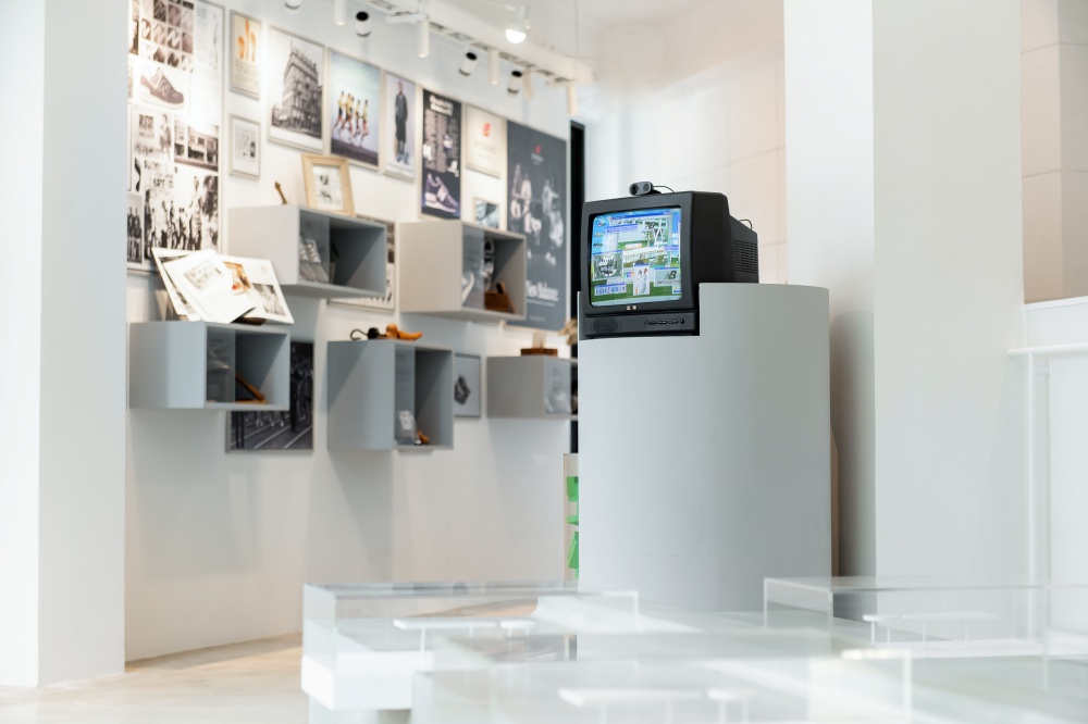 與 IU 間接接觸的機會！ New Balance 2022 「Grey Day」跨界職人特展開催， CAFE!N 聯乘餐飲必吃必拍！