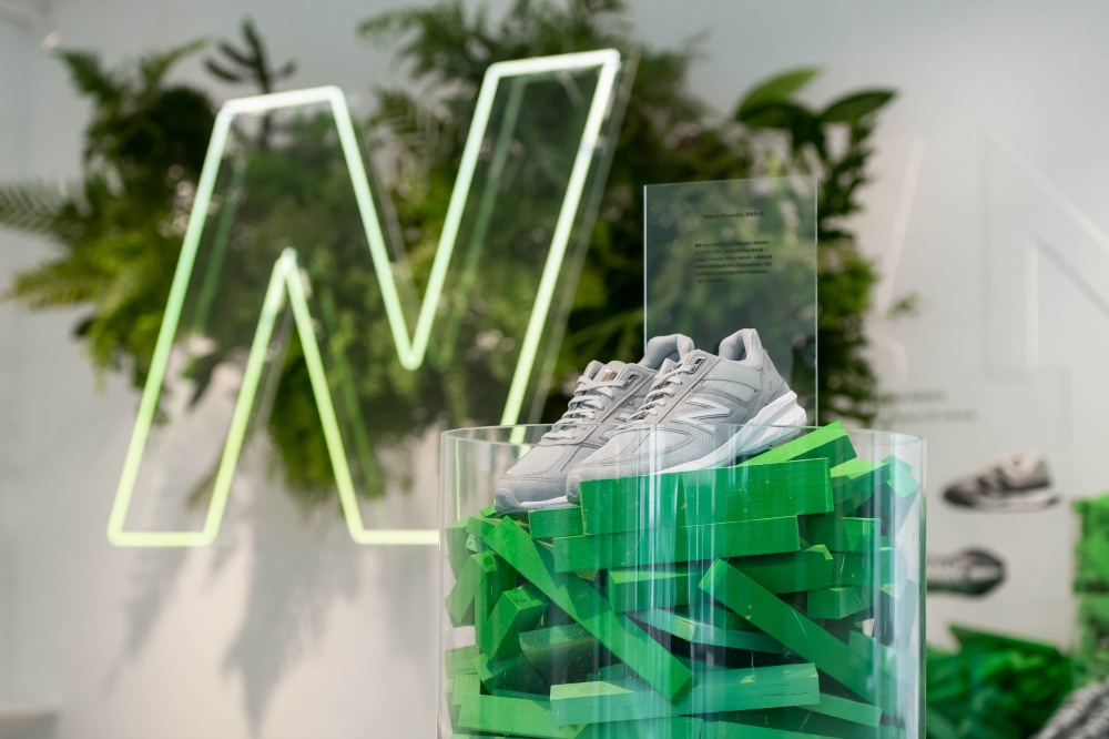 與 IU 間接接觸的機會！ New Balance 2022 「Grey Day」跨界職人特展開催， CAFE!N 聯乘餐飲必吃必拍！