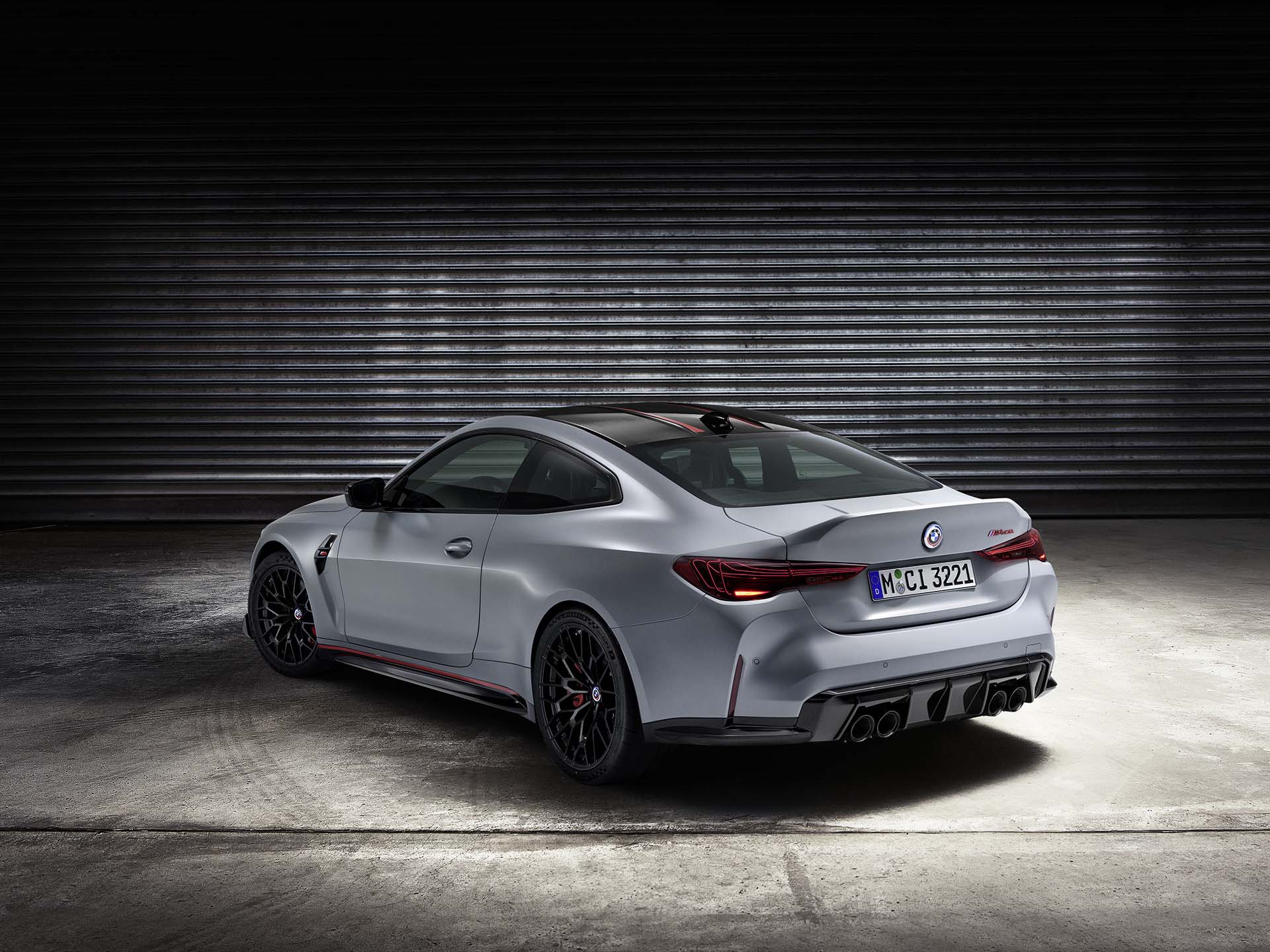 全球限量 1,000 部！BMW 帶來 M4 CSL 輕量化雙門跑車，又是最速寶馬！